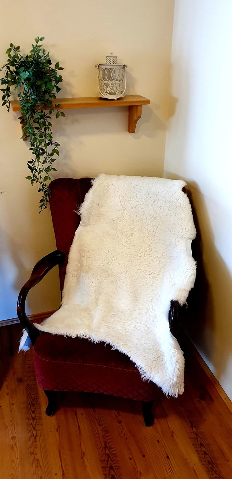 White Icelandic lambskins with shorn wool 1. grade