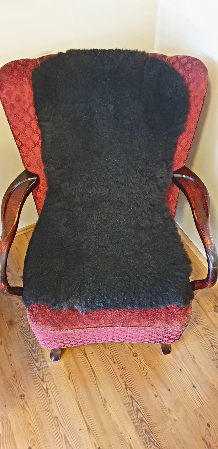 Black lambskins for baby carriage